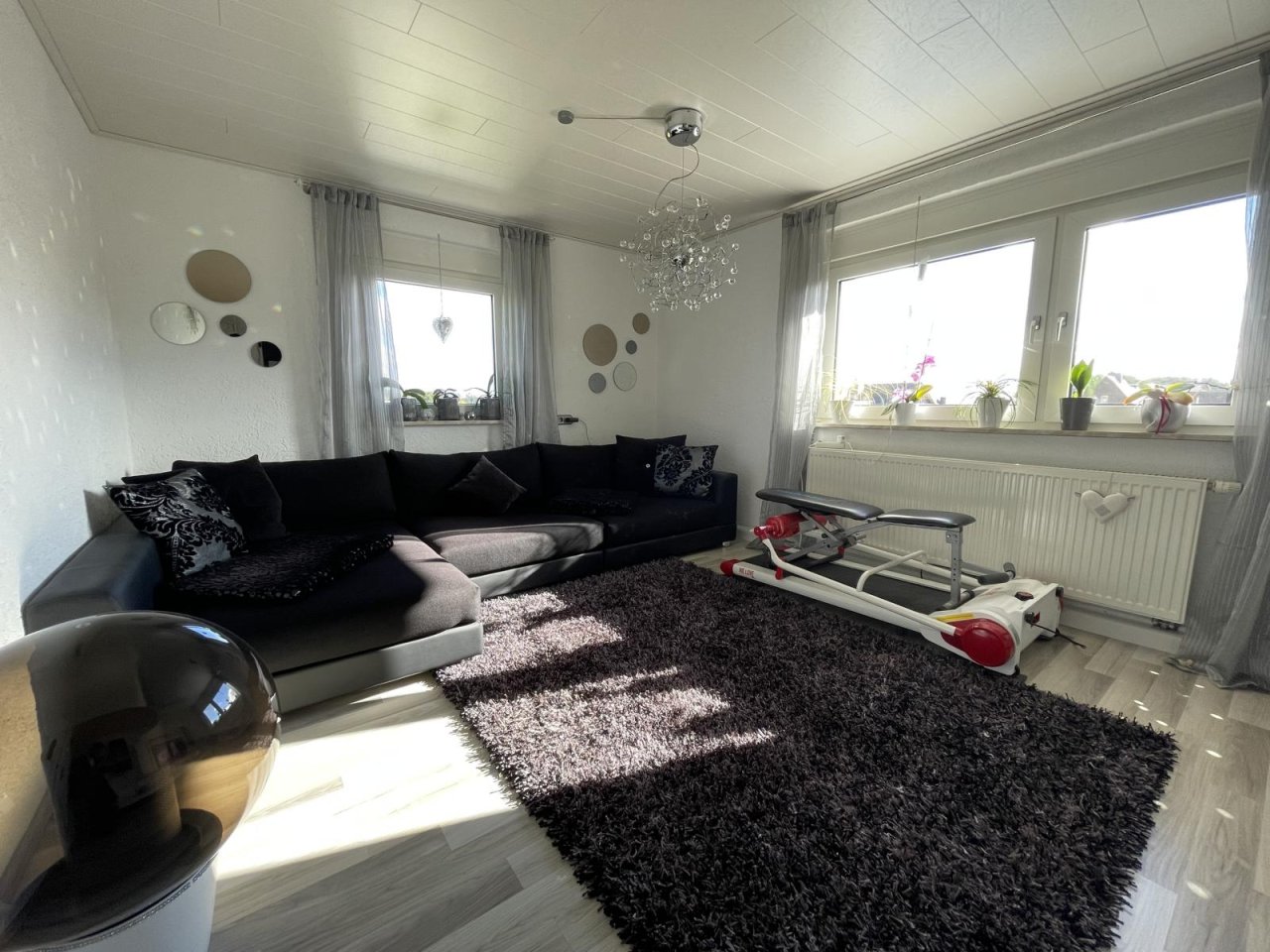 VERKAUFT - Einfamilienhaus mit paradiesischen Außenanlagen inkl. Pool