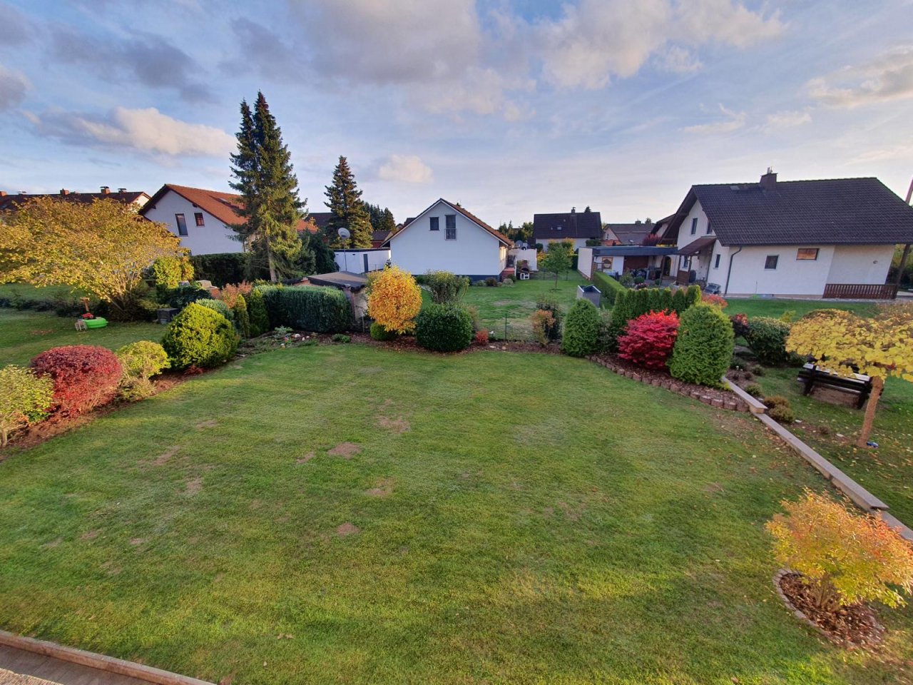 VERKAUFT - TOP-PREIS-LEISTUNGSVERHÄLTNIS ++ Großes Wohnhaus mit tollem Garten