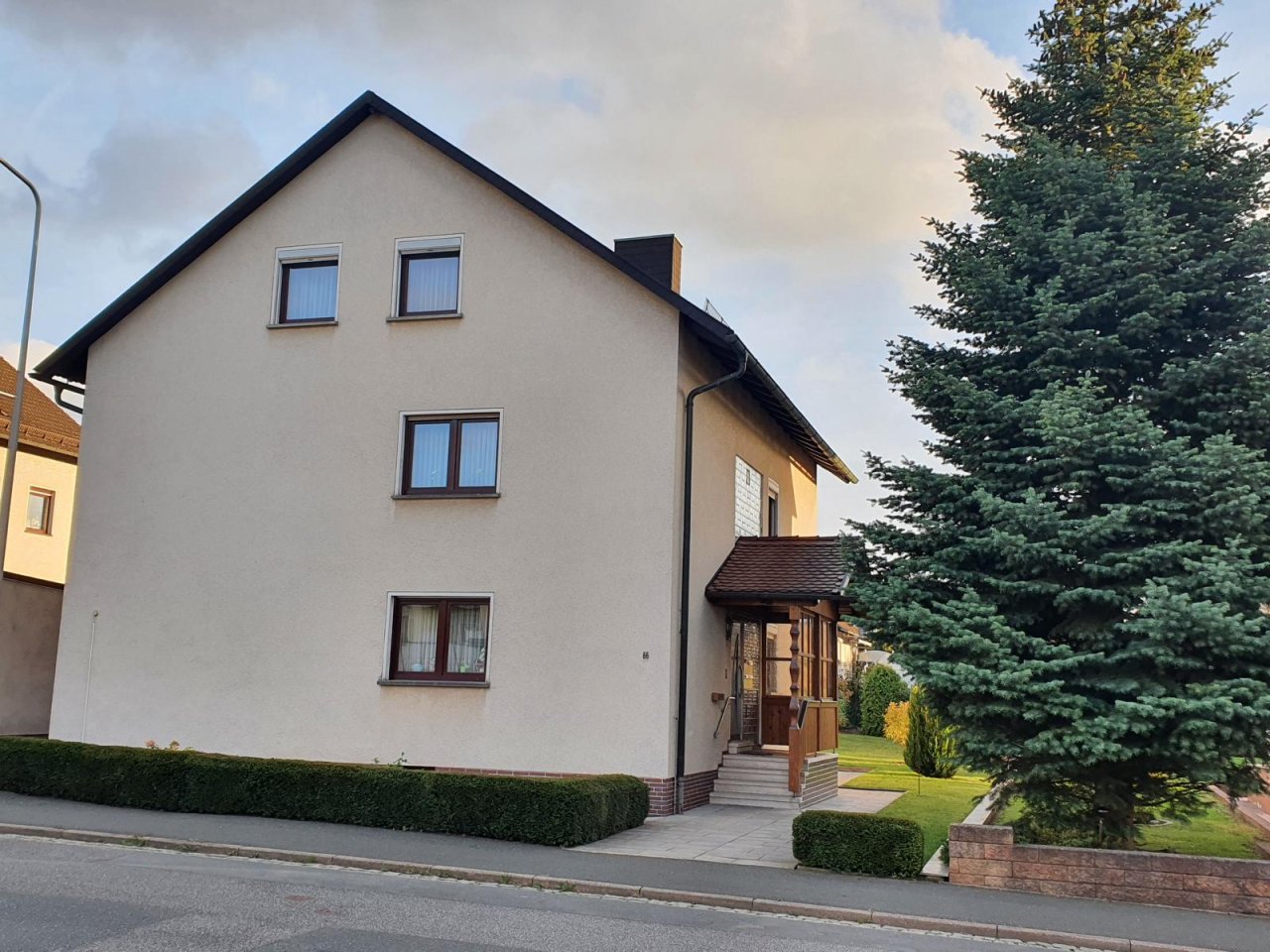 VERKAUFT - TOP-PREIS-LEISTUNGSVERHÄLTNIS ++ Großes Wohnhaus mit tollem Garten