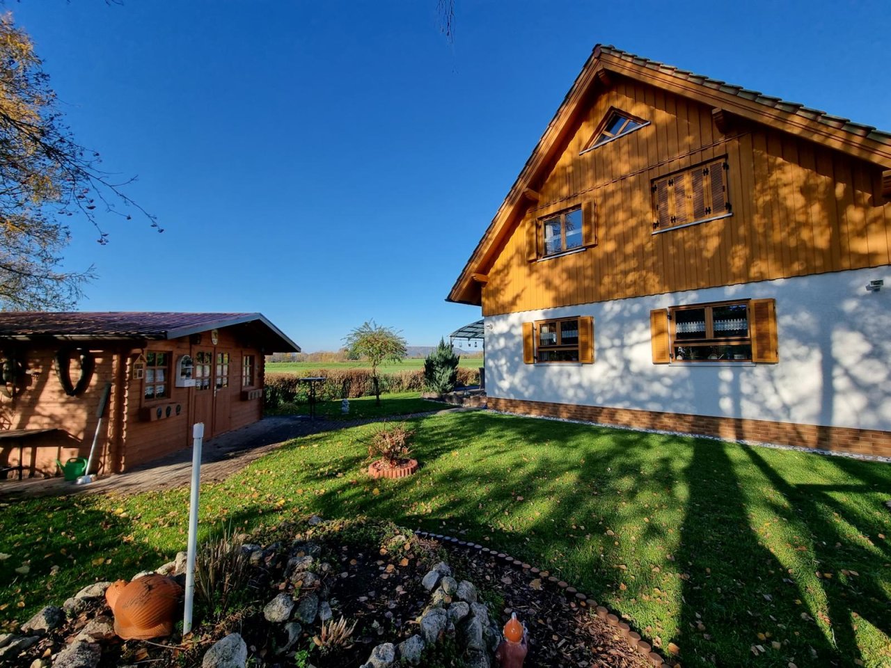 VERKAUFT - Baujahr 2000 - Ein Einfamilienhaus wie im Bilderbuch, in Ortsrandlage, einzugsfertig!