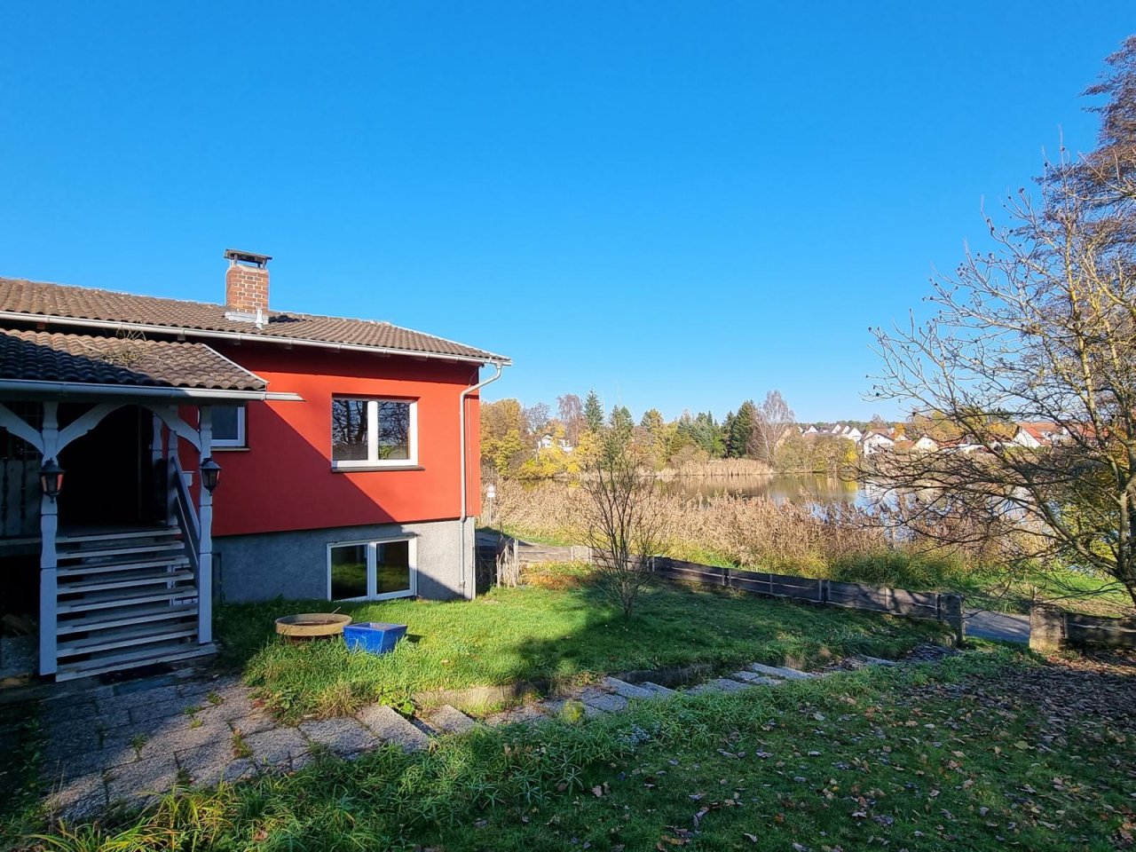 VERKAUFT - Ein See-Blick zum Träumen! Wohnen „mit einem Bein in der Natur“ auf 2.835 m² Grund!