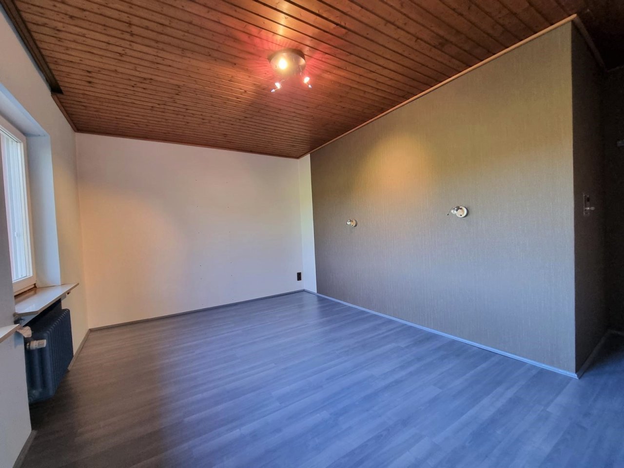 VERKAUFT - Ein See-Blick zum Träumen! Wohnen „mit einem Bein in der Natur“ auf 2.835 m² Grund!