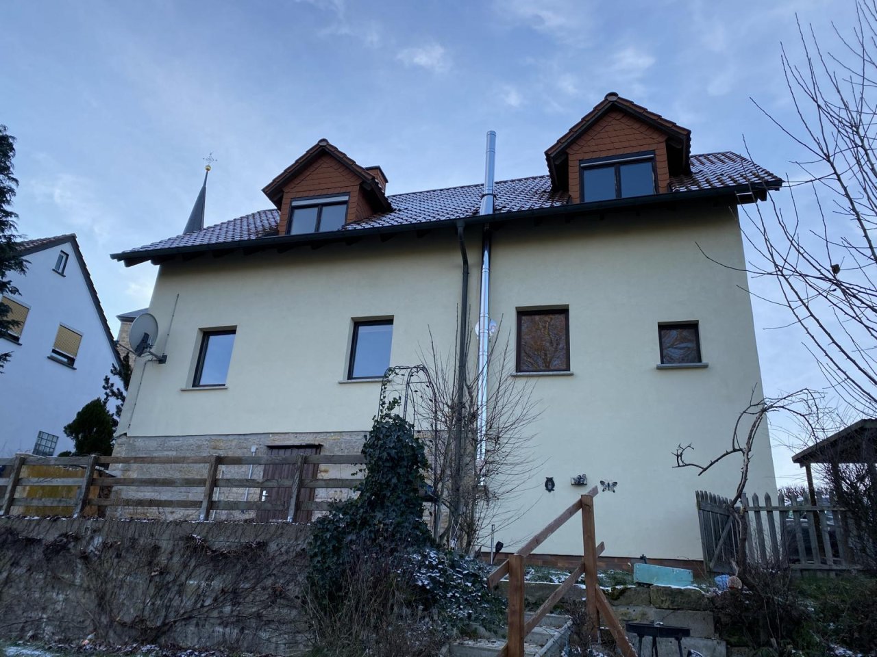 VERKAUFT - Massives Einfamilienhaus mit tollem Fernblick!