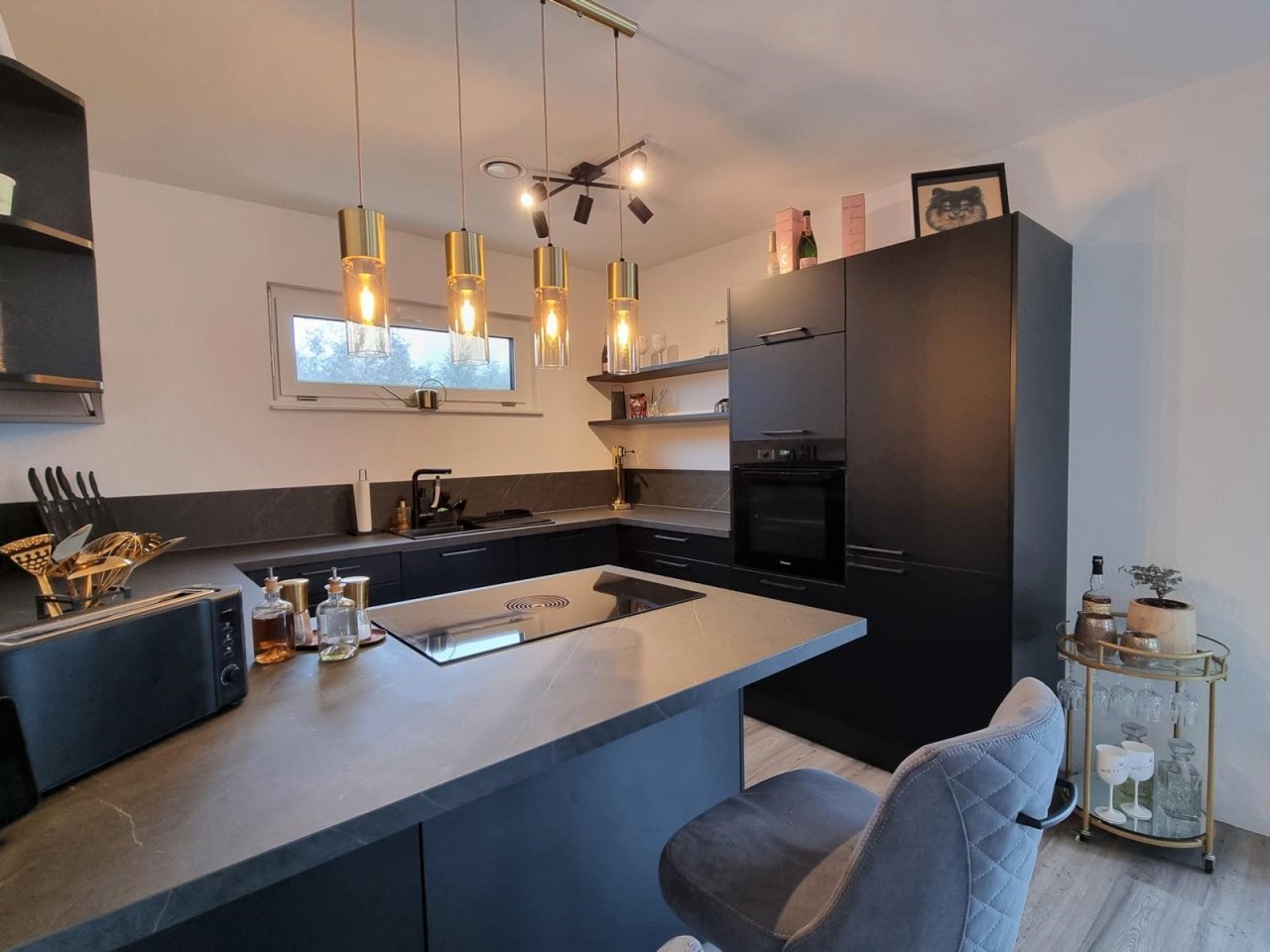 VERKAUFT - Glückseligkeit in Ihren NEUEN 4 Wänden!