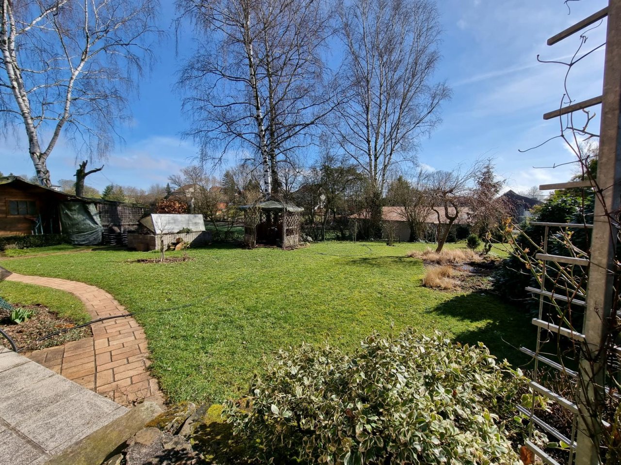 VERKAUFT - Liebenswerter Winkelbungalow in idyllischer Lage!