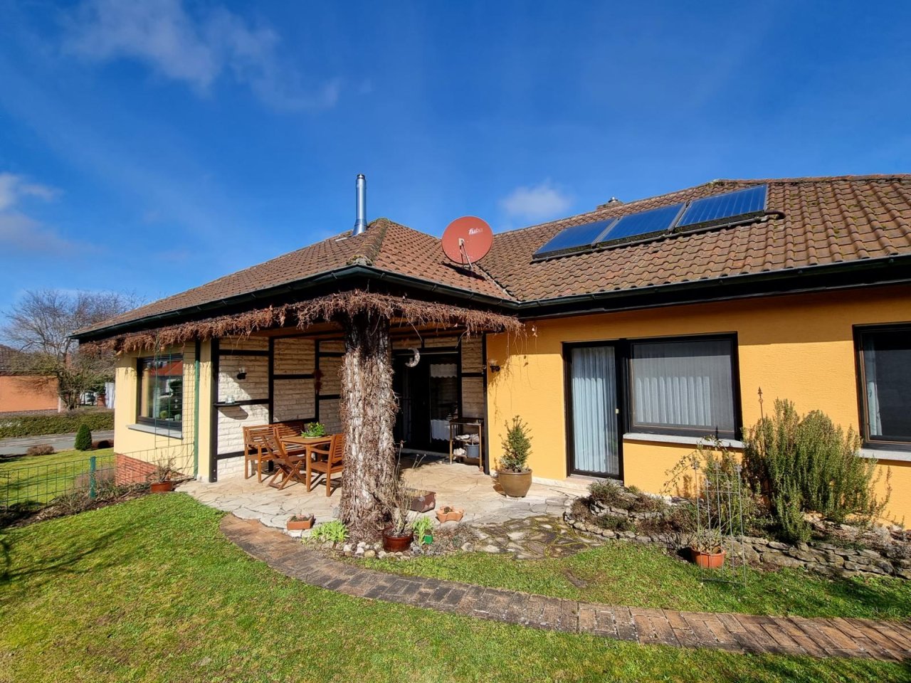 VERKAUFT - Liebenswerter Winkelbungalow in idyllischer Lage!