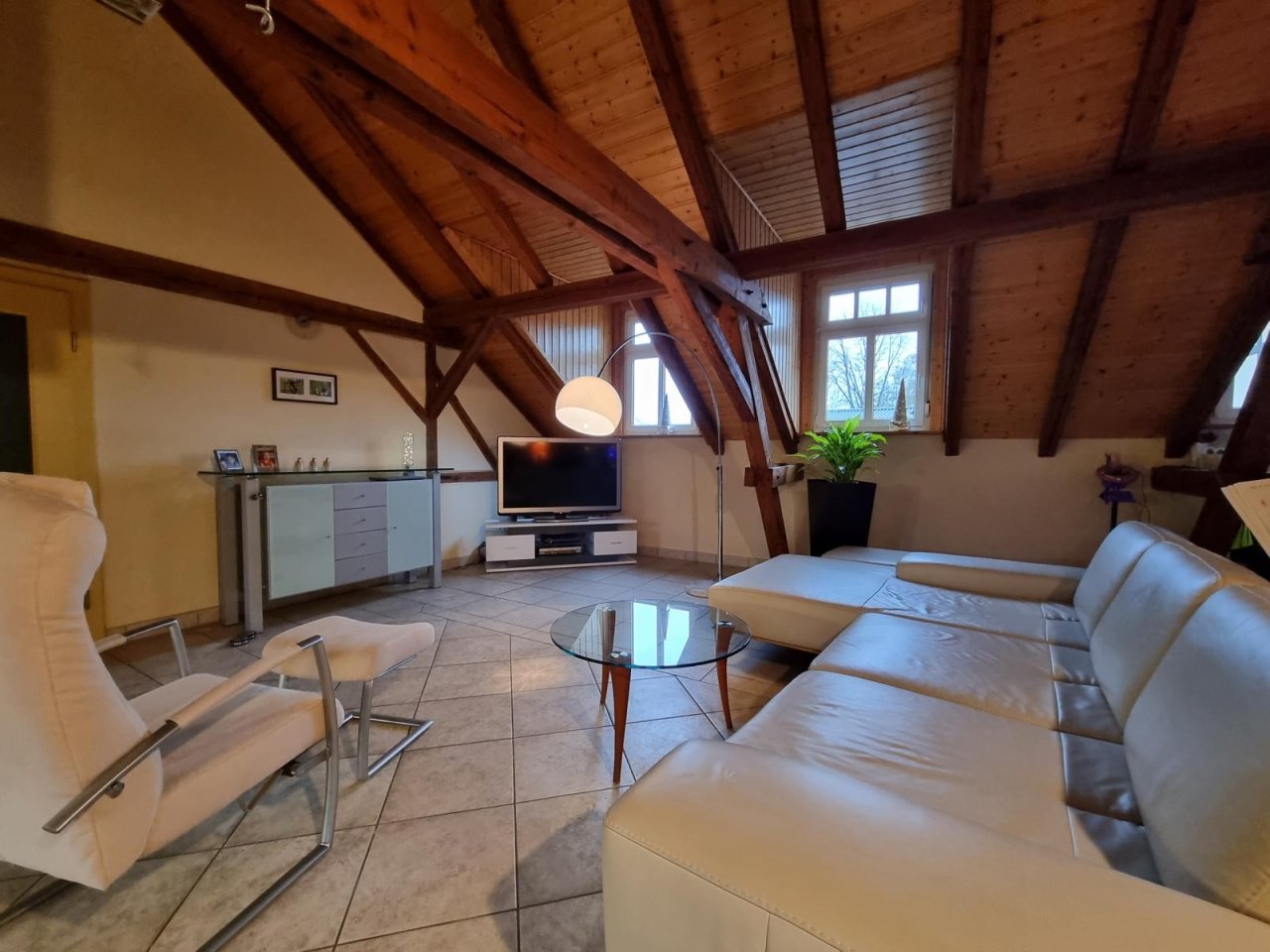  Wohnhaus in Top-Zustand auf ca. 1.200 m² Grund, Nähe Coburg!