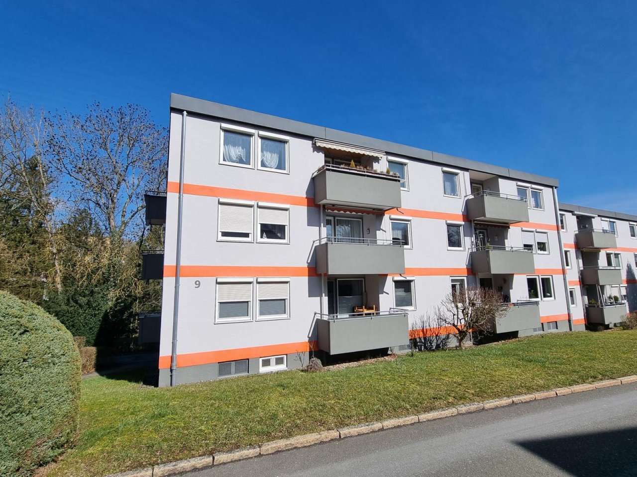 VERKAUFT - TOP-3-Zi.-Wohnung mit 2 Balkonen, 2 Bädern und herrlichem Veste-Blick!