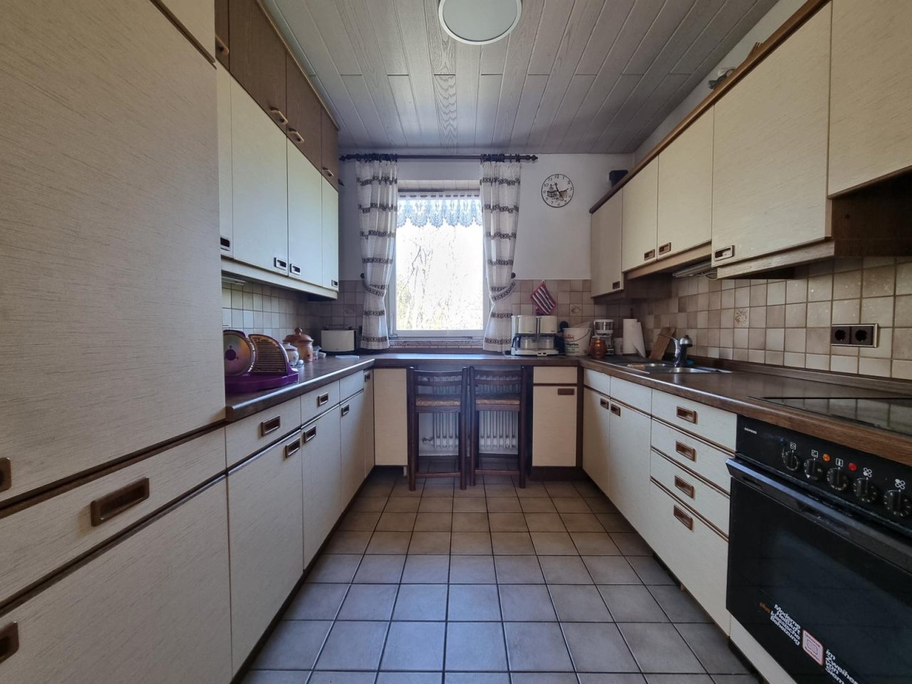 VERKAUFT - TOP-3-Zi.-Wohnung mit 2 Balkonen, 2 Bädern und herrlichem Veste-Blick!