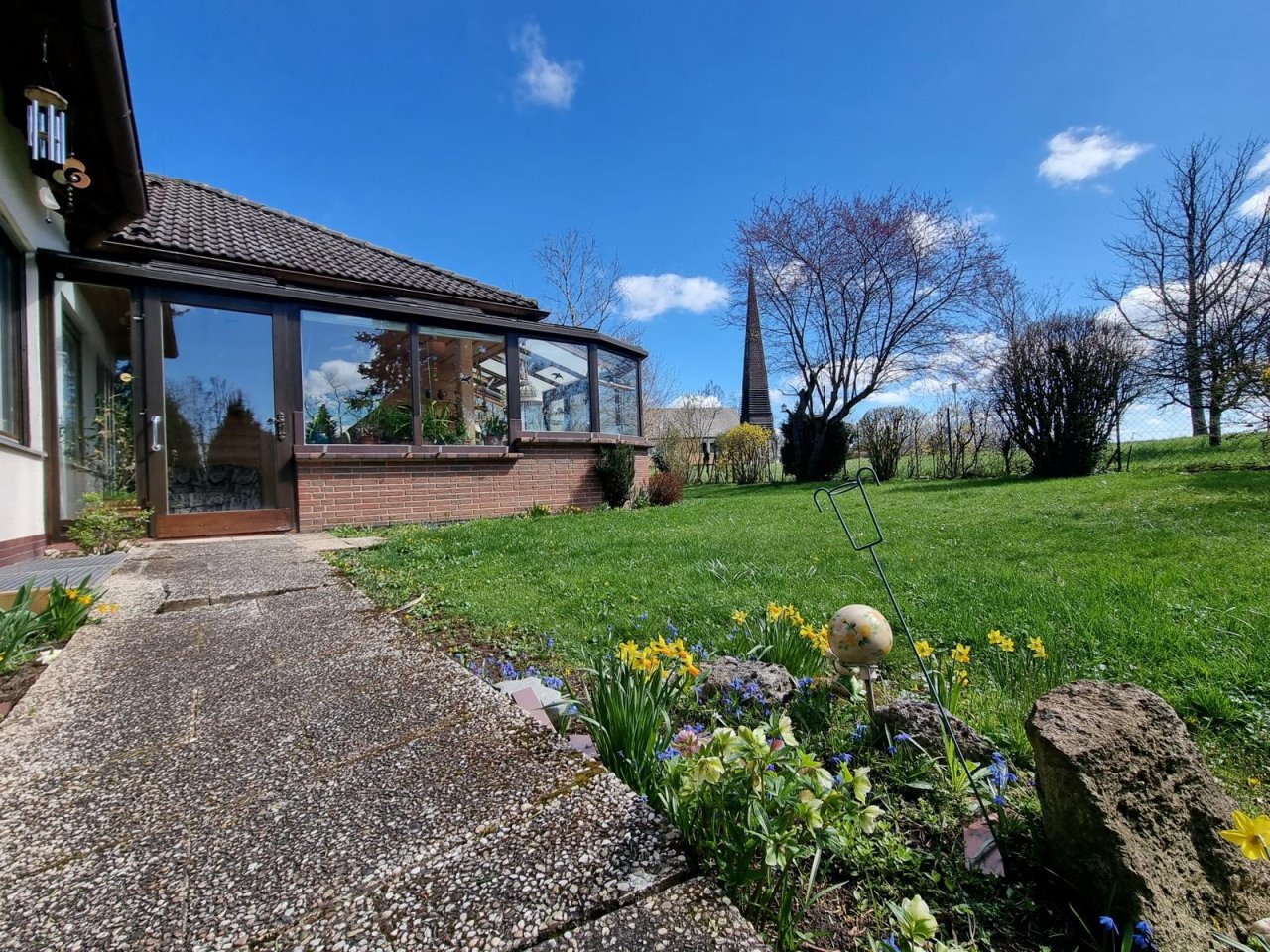 VERKAUFT - IHR Winkelbungalow in Weidach mit traumhaften Garten!