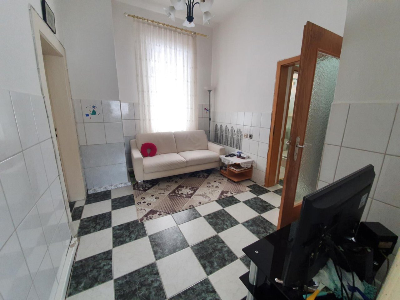 Schöne 2,5-Zi.-Wohnung inklusive EBK & Balkon & Kfz-Stellplatz - Nähe Thüringer Kreuz