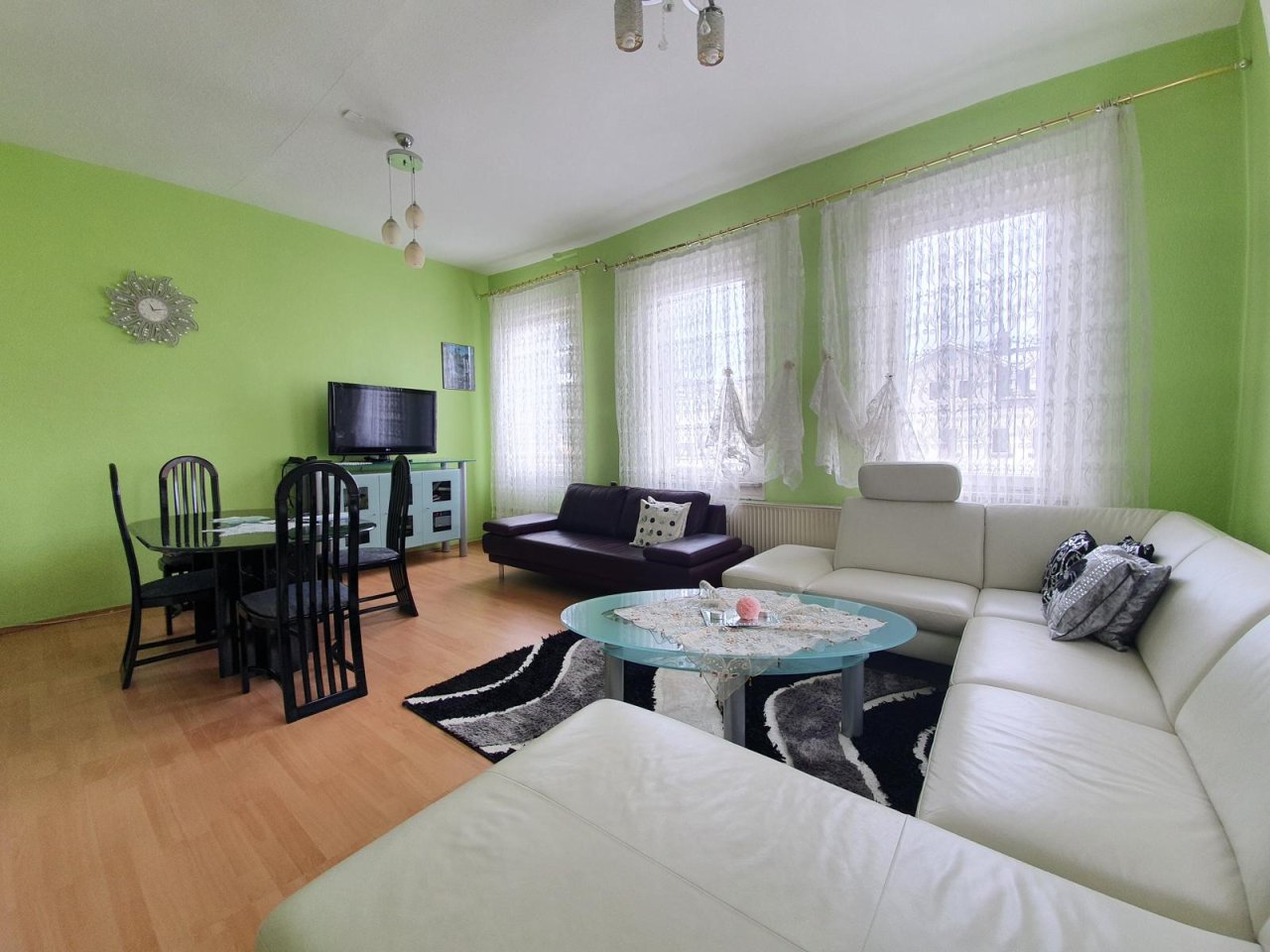 Schöne 2,5-Zi.-Wohnung inklusive EBK & Balkon & Kfz-Stellplatz - Nähe Thüringer Kreuz