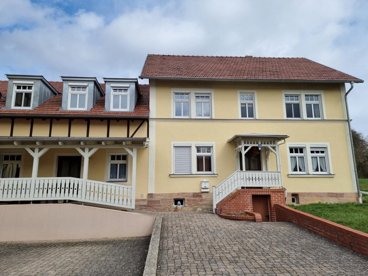  Wohnhaus in Top-Zustand auf ca. 1.200 m² Grund, Nähe Coburg!