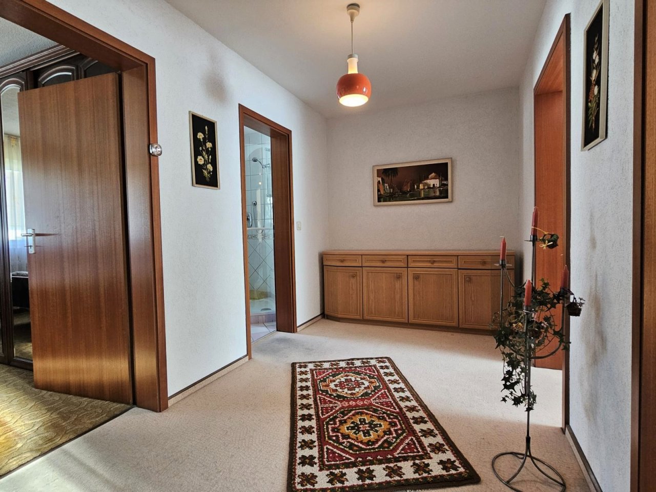 VERKAUFT - Modernisiertes Reihenhaus mit Garage in angenehm ruhiger Top-Lage von Dörfles-Esbach!