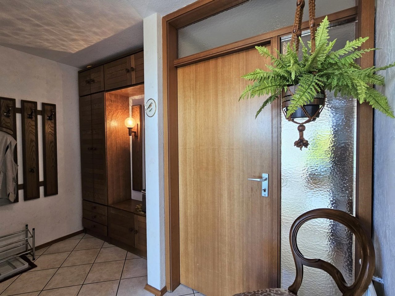 VERKAUFT - Modernisiertes Reihenhaus mit Garage in angenehm ruhiger Top-Lage von Dörfles-Esbach!