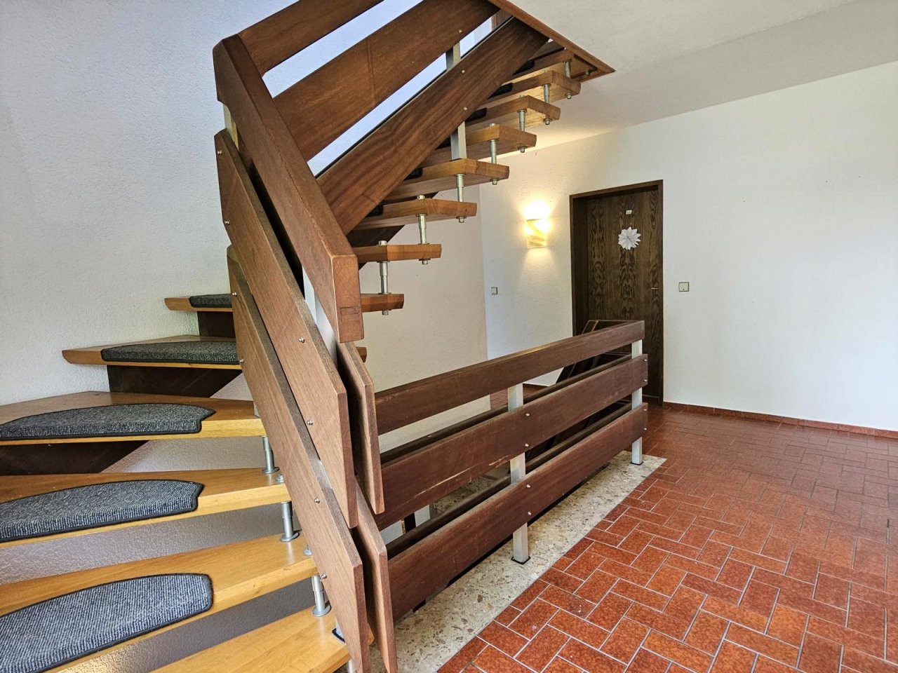 VERKAUFT-Familienparadies mit Weitblick: Ein- bis Zweifamilienhaus mit traumhaftem Garten