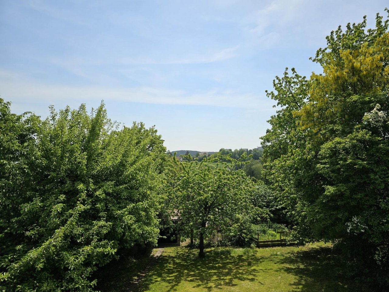 VERKAUFT-Familienparadies mit Weitblick: Ein- bis Zweifamilienhaus mit traumhaftem Garten