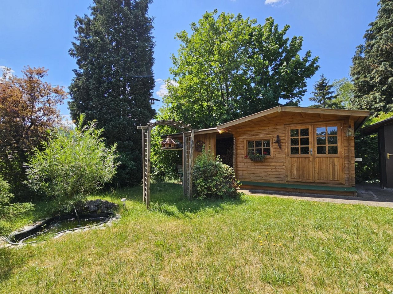 VERKAUFT - Wohnen wie im Urlaub! Eindrucksvolles Anwesen mit Blick und 2 Balkone, Nähe Kronach!