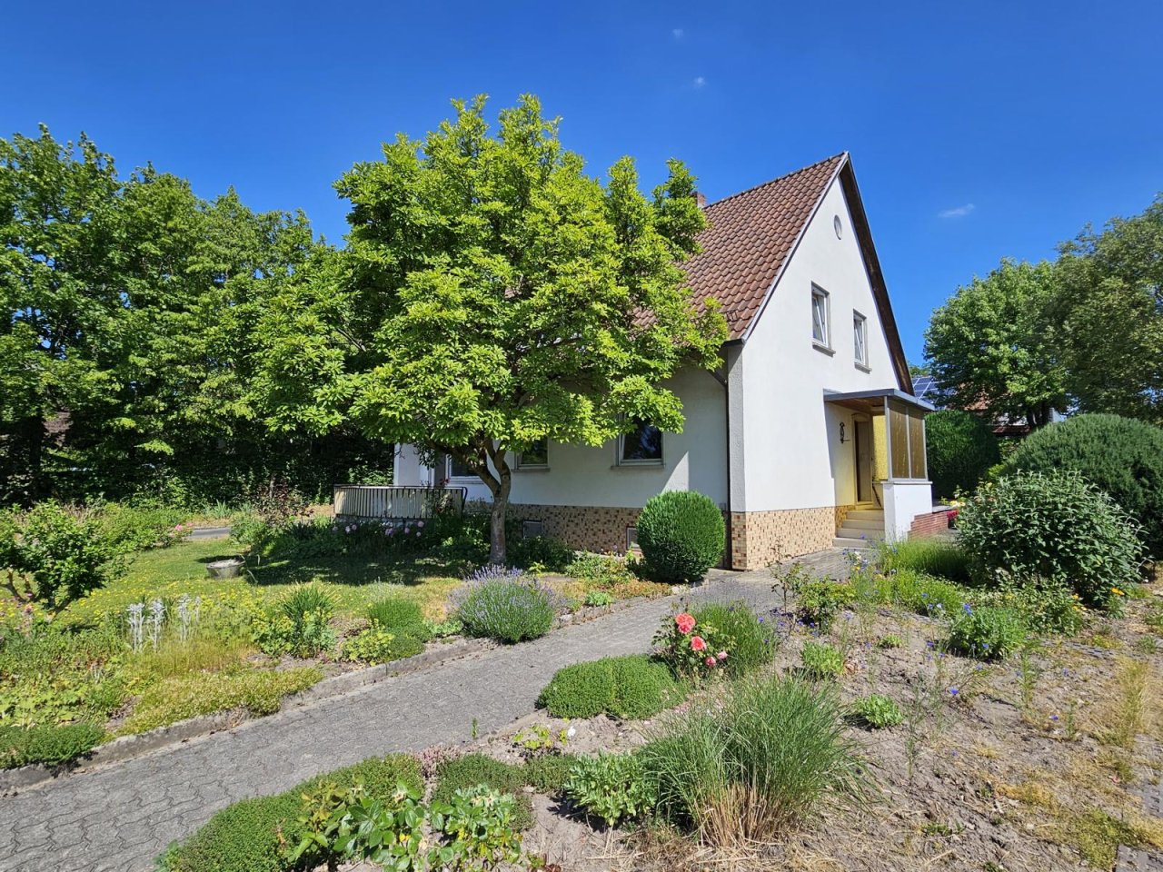 VERKAUFT-Wohnen in herrlicher & bevorzugter Stadtlage - mit 4 Garagen!