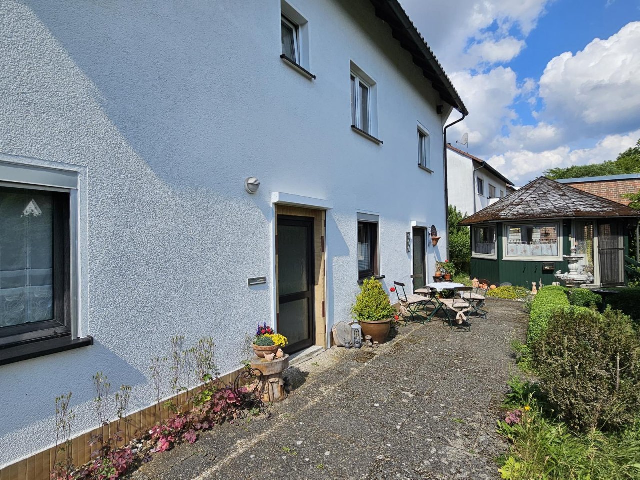 VERKAUFT - Gepflegtes Wohnhaus auf 1.743 m² großem Traumgrundstück in Rödental!