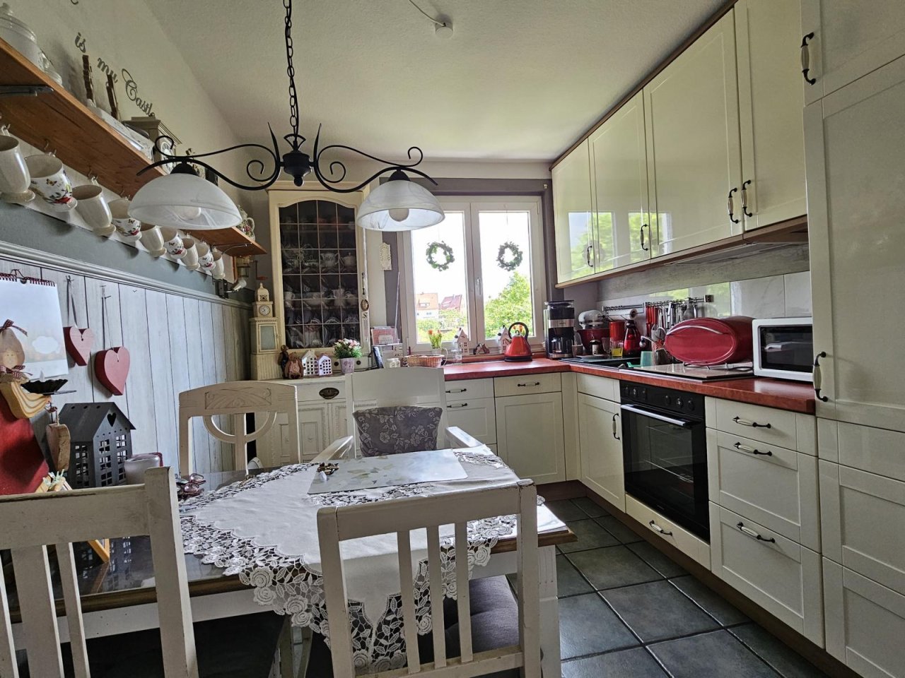 VERKAUFT - Gepflegtes Wohnhaus auf 1.743 m² großem Traumgrundstück in Rödental!