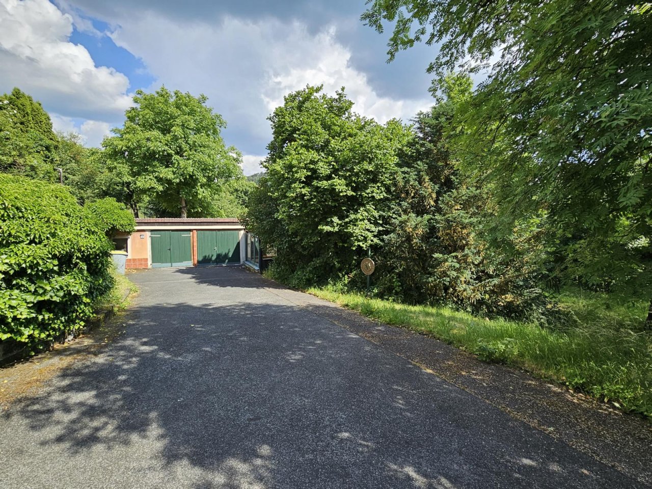 VERKAUFT - Gepflegtes Wohnhaus auf 1.743 m² großem Traumgrundstück in Rödental!