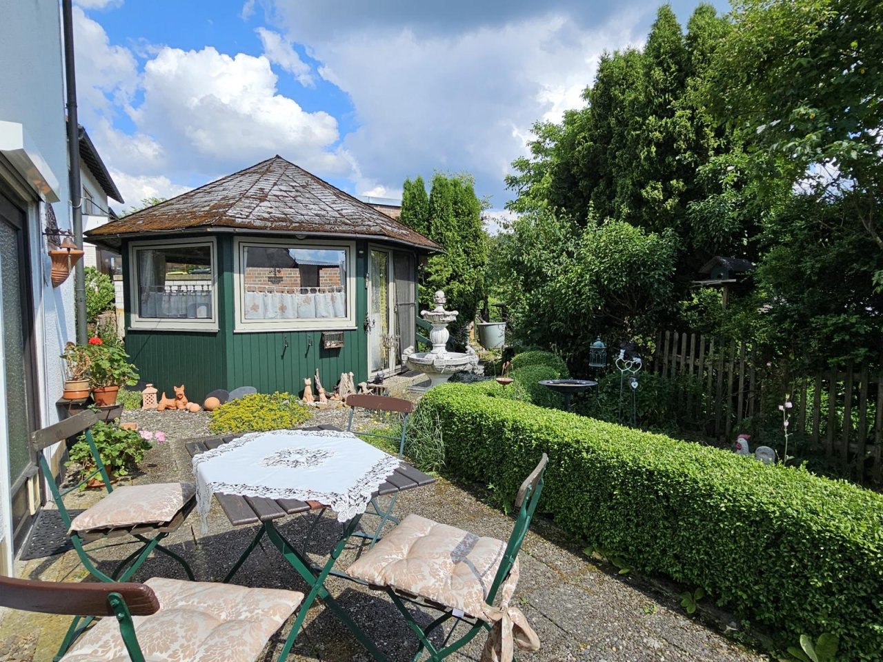 VERKAUFT - Gepflegtes Wohnhaus auf 1.743 m² großem Traumgrundstück in Rödental!