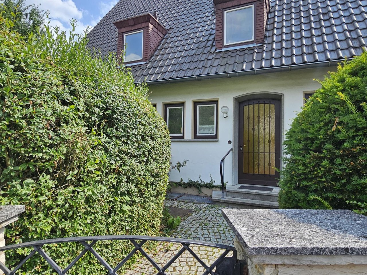 VERKAUFT - Wohnen mit Herz in nostalgischer Arzt-Villa in Edellage von Coburg!