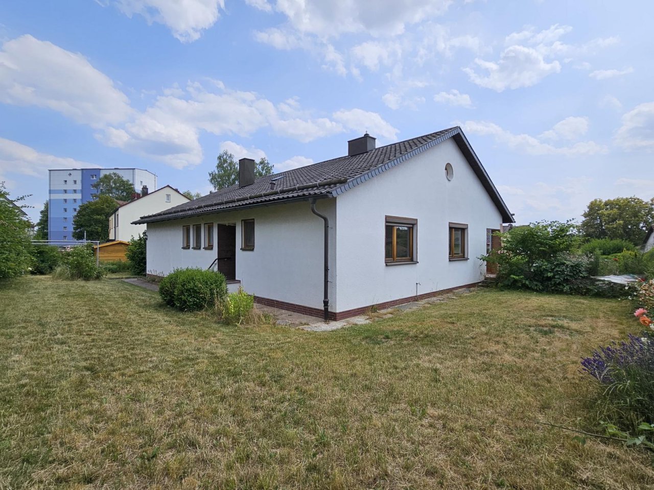 VERKAUFT - Endlich ein Bungalow! Vielgesucht, selten angeboten! In ruhiger Lage von Rödental!