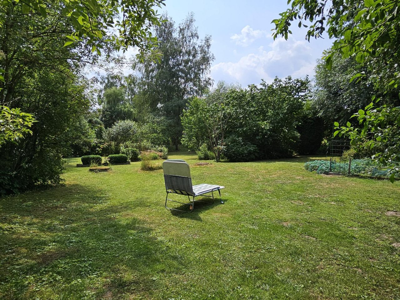 VERKAUFT - Wohnen im Park! Auf 2.086 m² Grund mit altem Baumbestand an idyllischem Bachlauf!