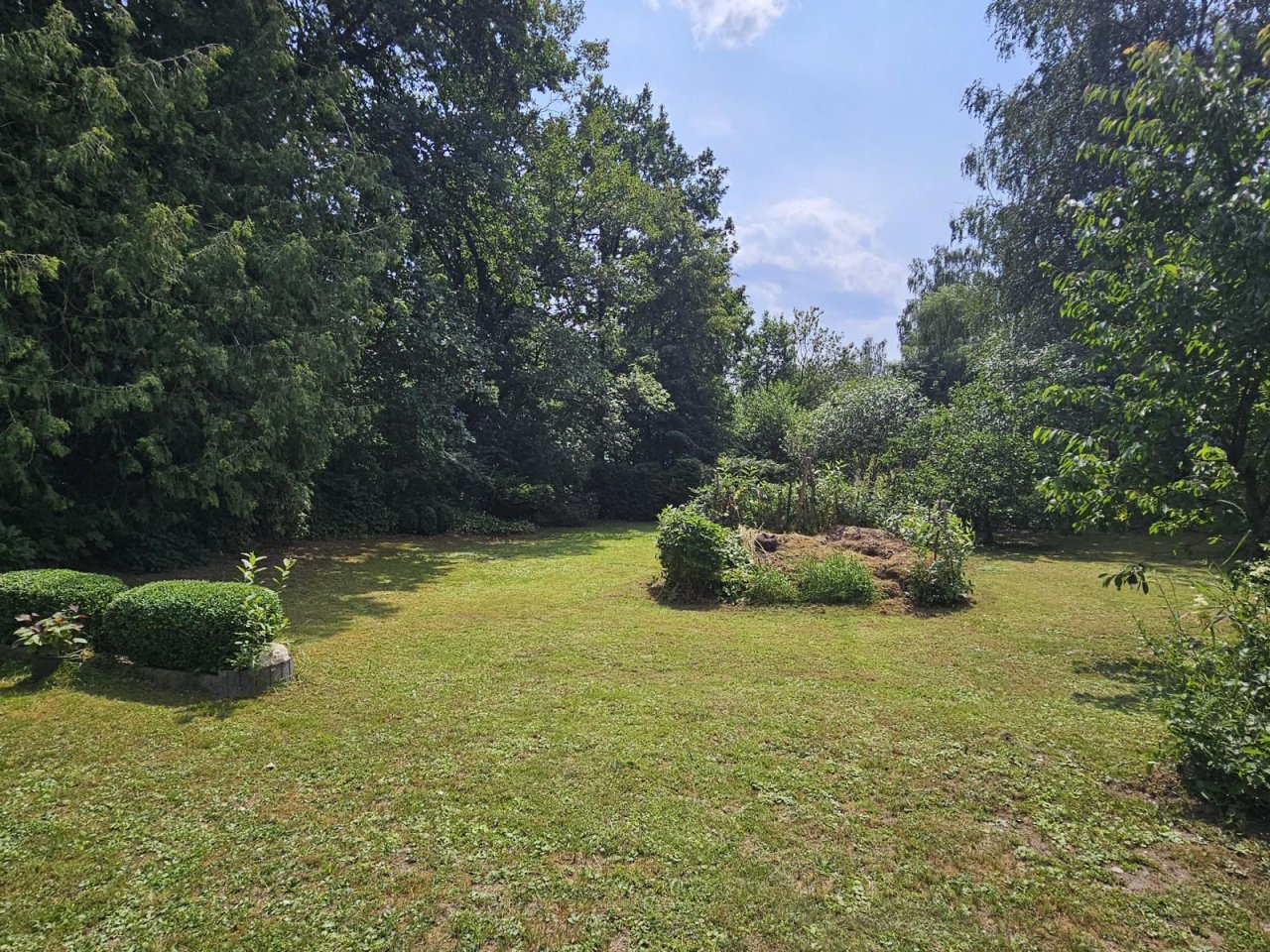 VERKAUFT - Wohnen im Park! Auf 2.086 m² Grund mit altem Baumbestand an idyllischem Bachlauf!