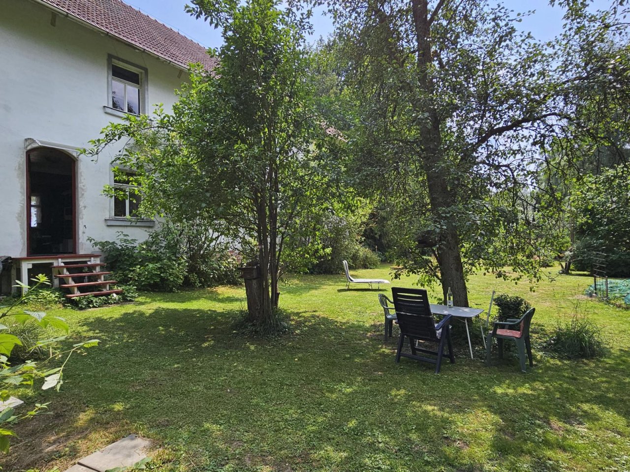 VERKAUFT - Wohnen im Park! Auf 2.086 m² Grund mit altem Baumbestand an idyllischem Bachlauf!