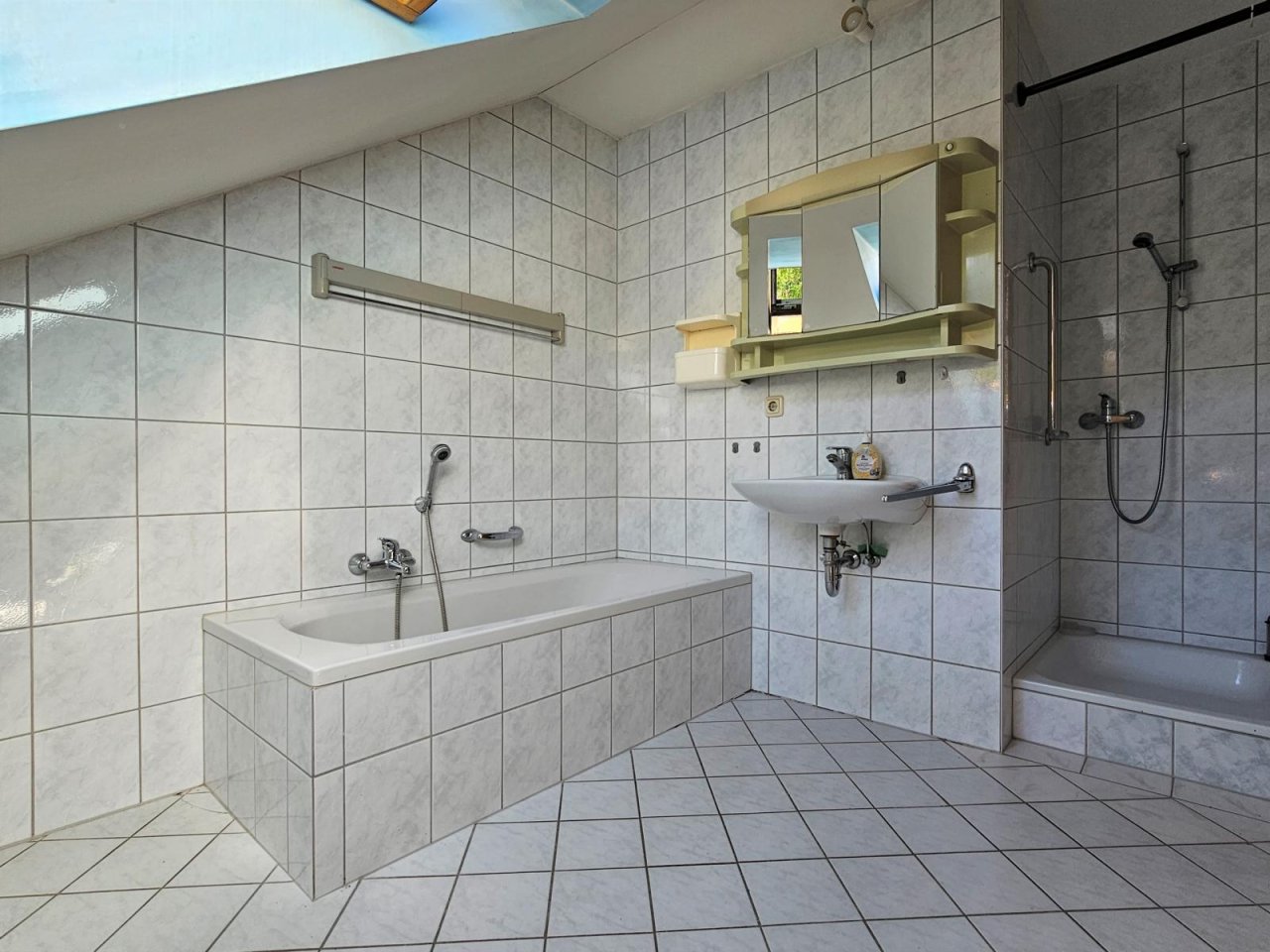 VERKAUFT - Ihr Gefühl vom Eigenheim – tolle Wohnung mit eigenem Garten!