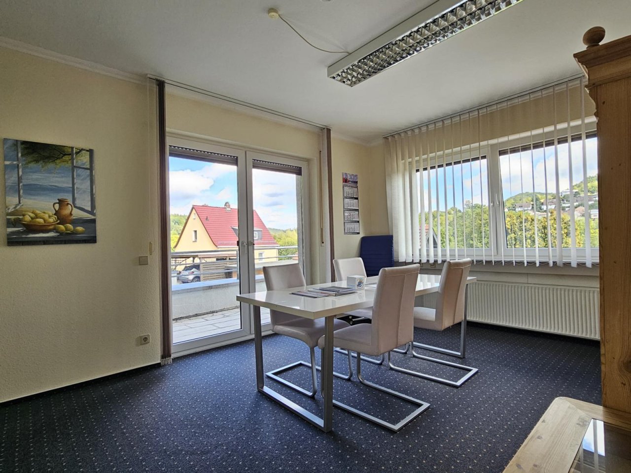 VERKAUFT - Einzigartiges Wohnen mit paradiesischem Garten & 2 Garagen!