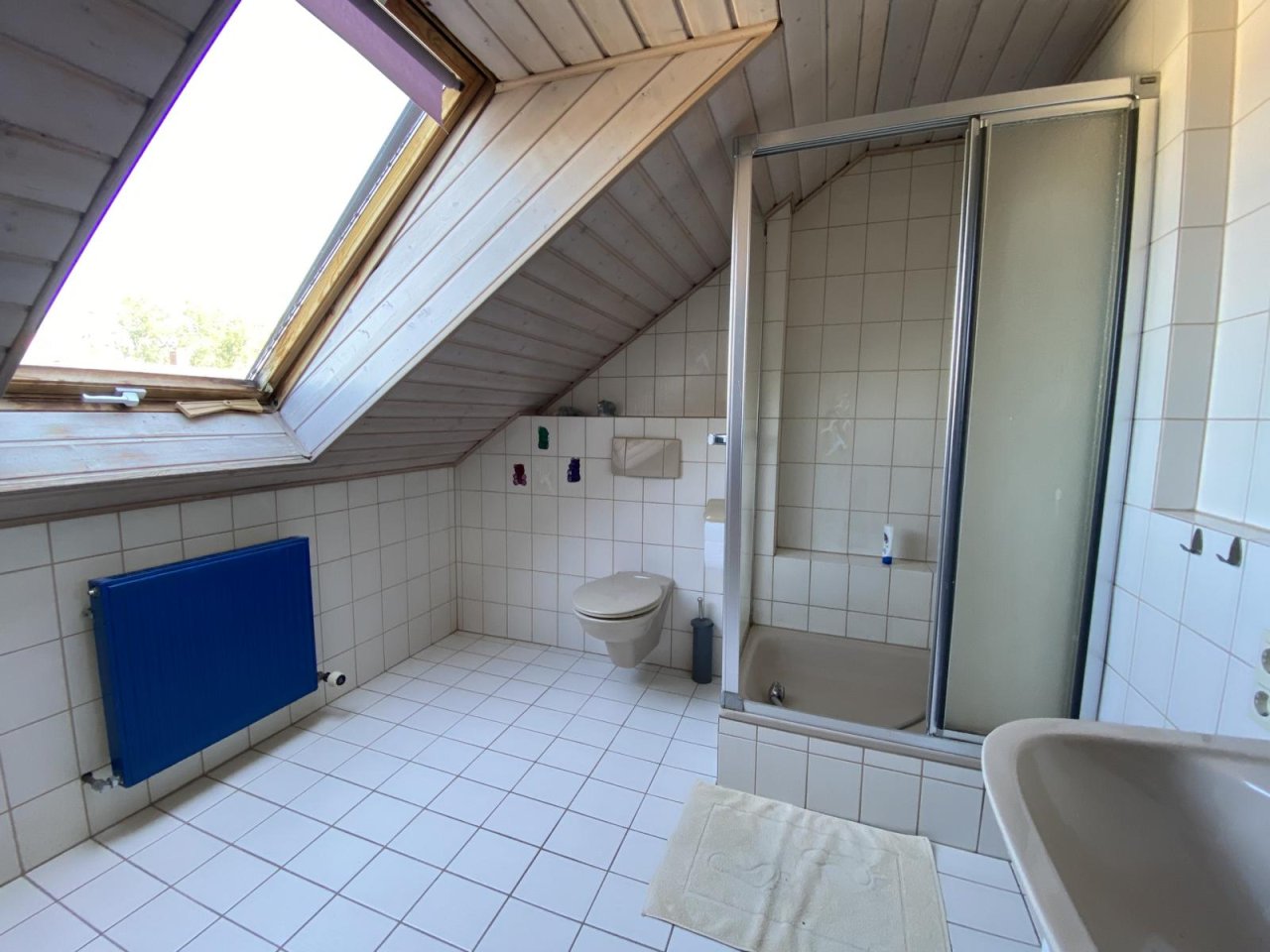 VERKAUFT-Reihenendhaus in Dörfles-Esbach: Nah zur Stadt, fern vom Stress