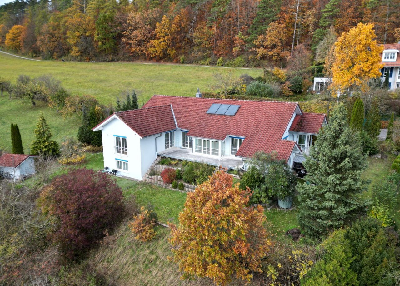 VERKAUFT - Bungalow mit ultimativer Fernsicht in Bestlage von Rödental und 290 m² Wohnfläche!