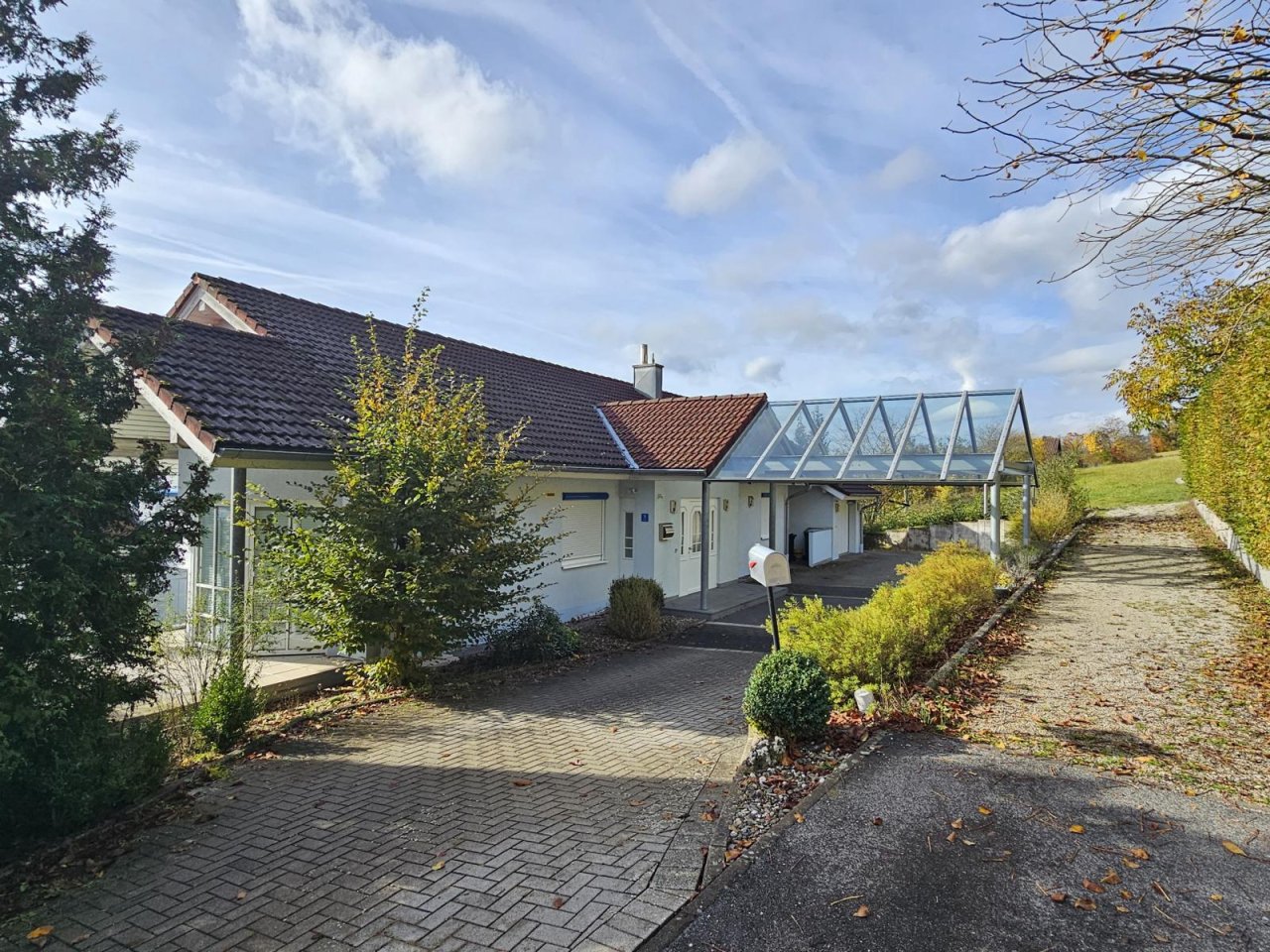 VERKAUFT - Bungalow mit ultimativer Fernsicht in Bestlage von Rödental und 290 m² Wohnfläche!