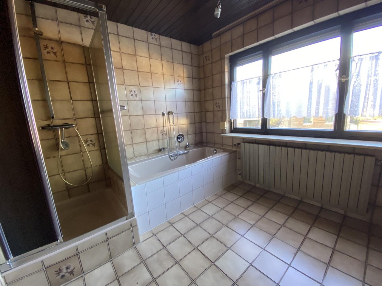 VERKAUFT - Großzügiges Wohnhaus mit viel Potenzial! 