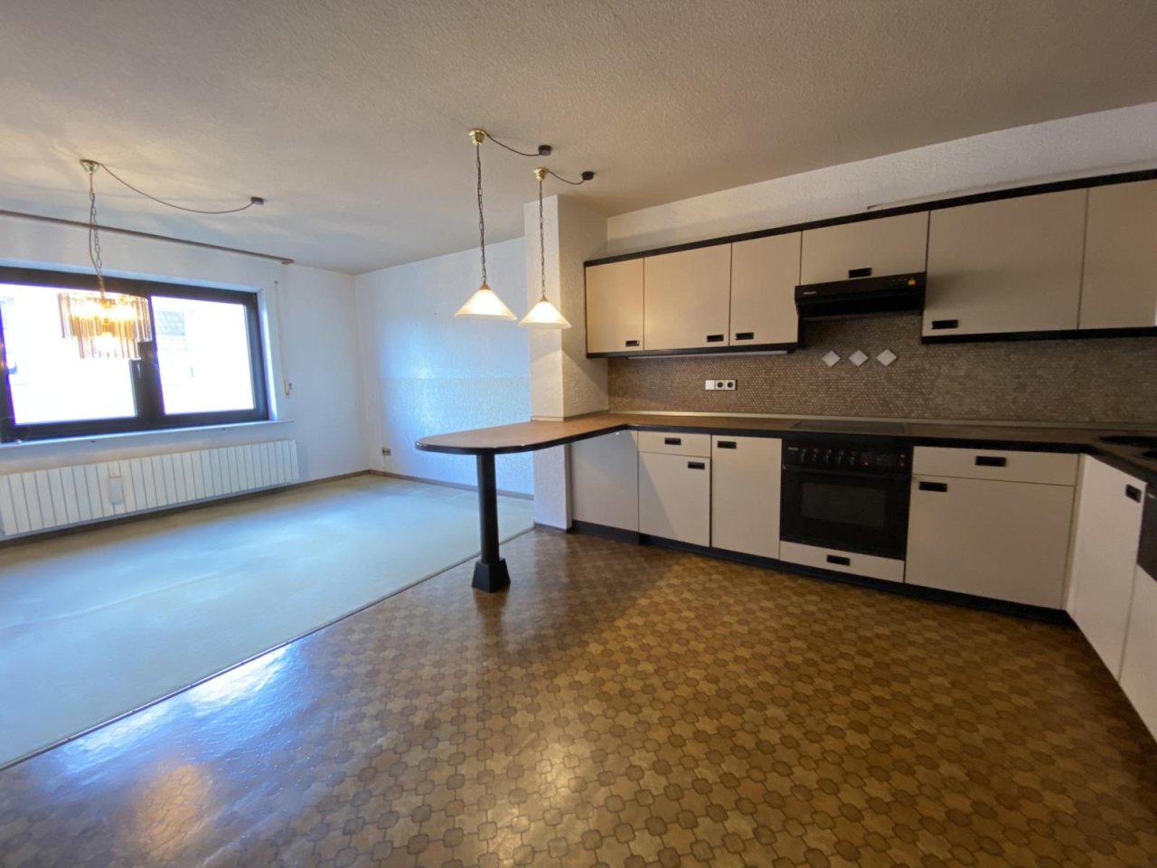 VERKAUFT - Großzügiges Wohnhaus mit viel Potenzial! 