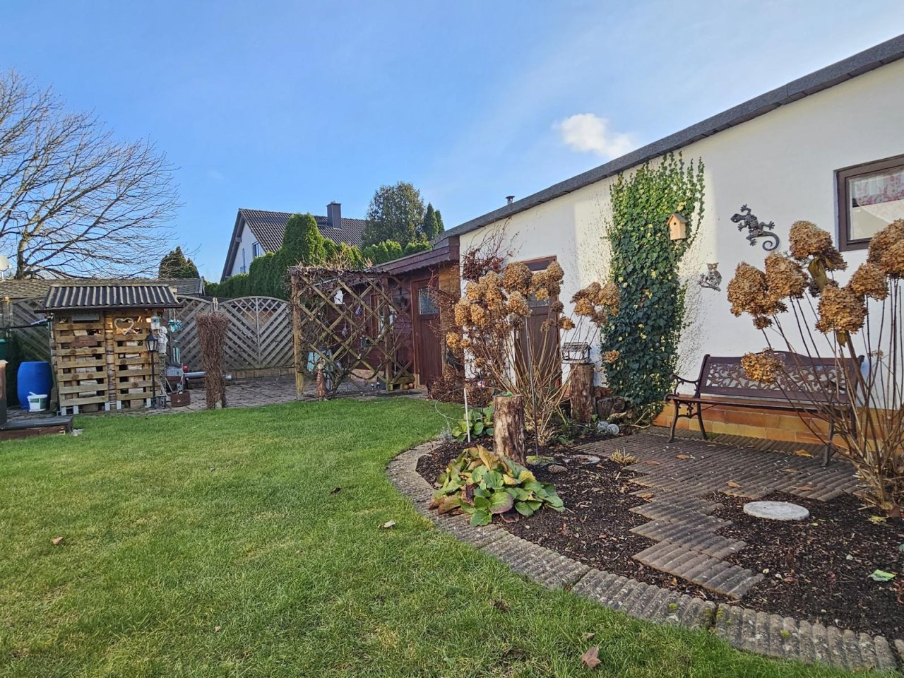 VERKAUFT - EINE SELTENE RARITÄT - Top-gepflegter Bungalow in sehr begehrter Wohnlage!