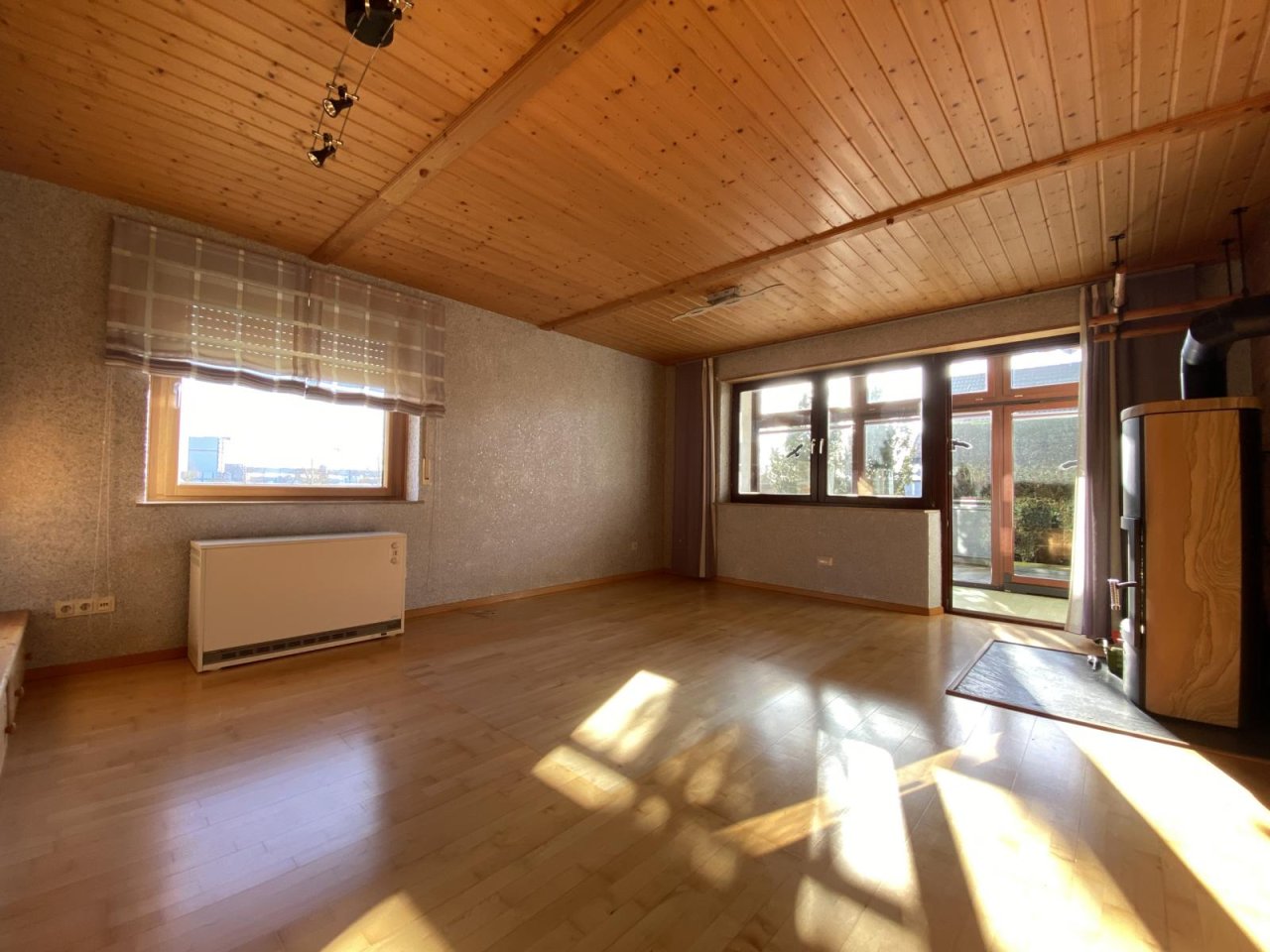 VERKAUFT - Ein Haus wie es sein sollte! Gepflegt, ruhig gelegen, mit Wintergarten! Nähe Coburg!