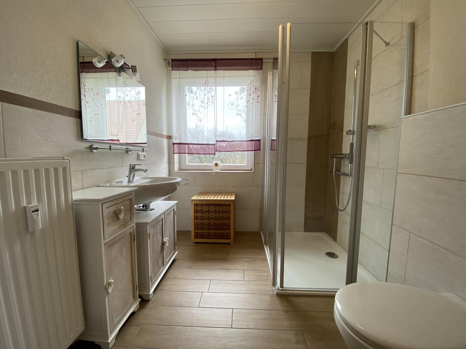 VERKAUFT-Ihr Familiennest - großzügiges Zweifamilienhaus mit einladendem Garten!