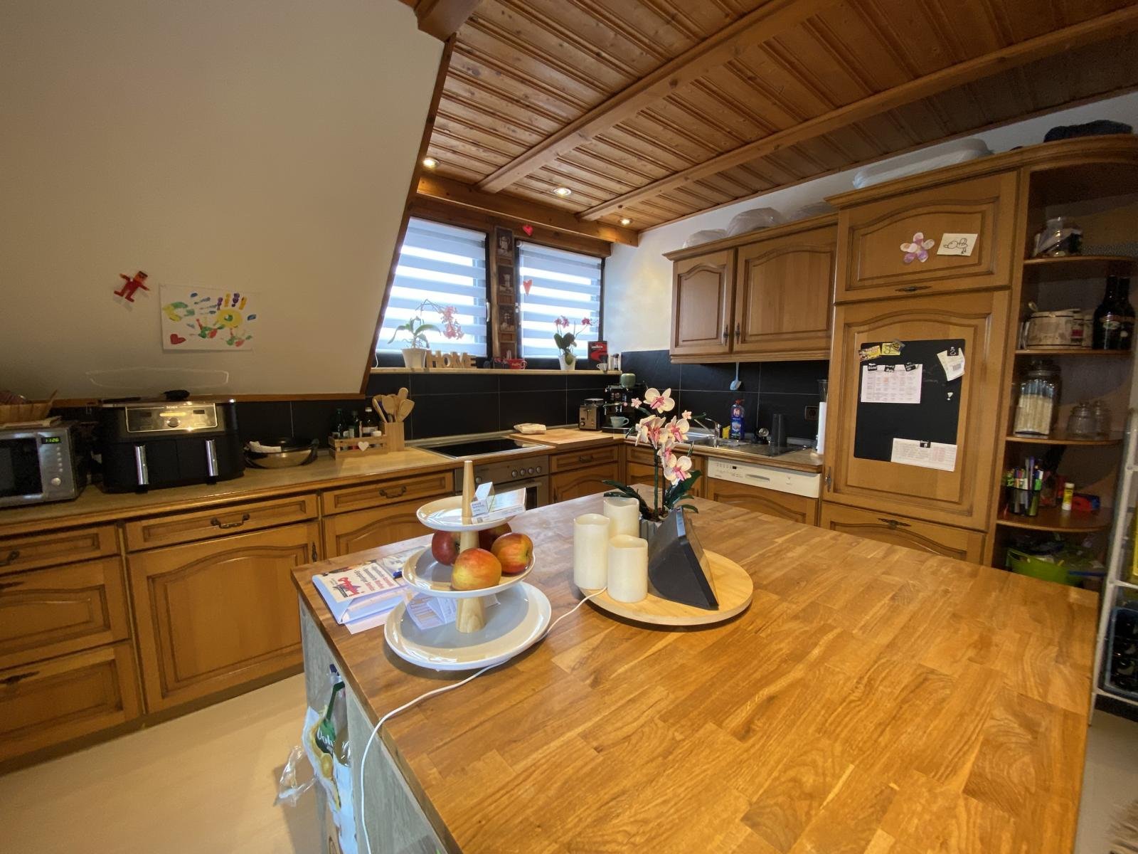 VERKAUFT-Ihr Familiennest - großzügiges Zweifamilienhaus mit einladendem Garten!