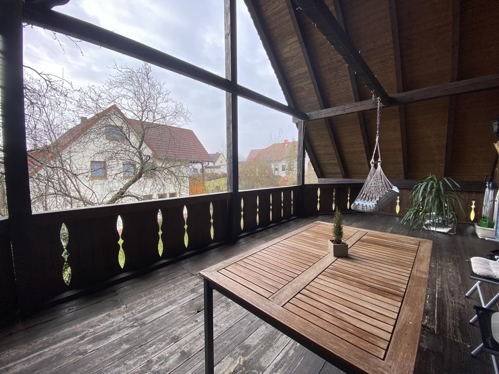 VERKAUFT-Ihr Familiennest - großzügiges Zweifamilienhaus mit einladendem Garten!