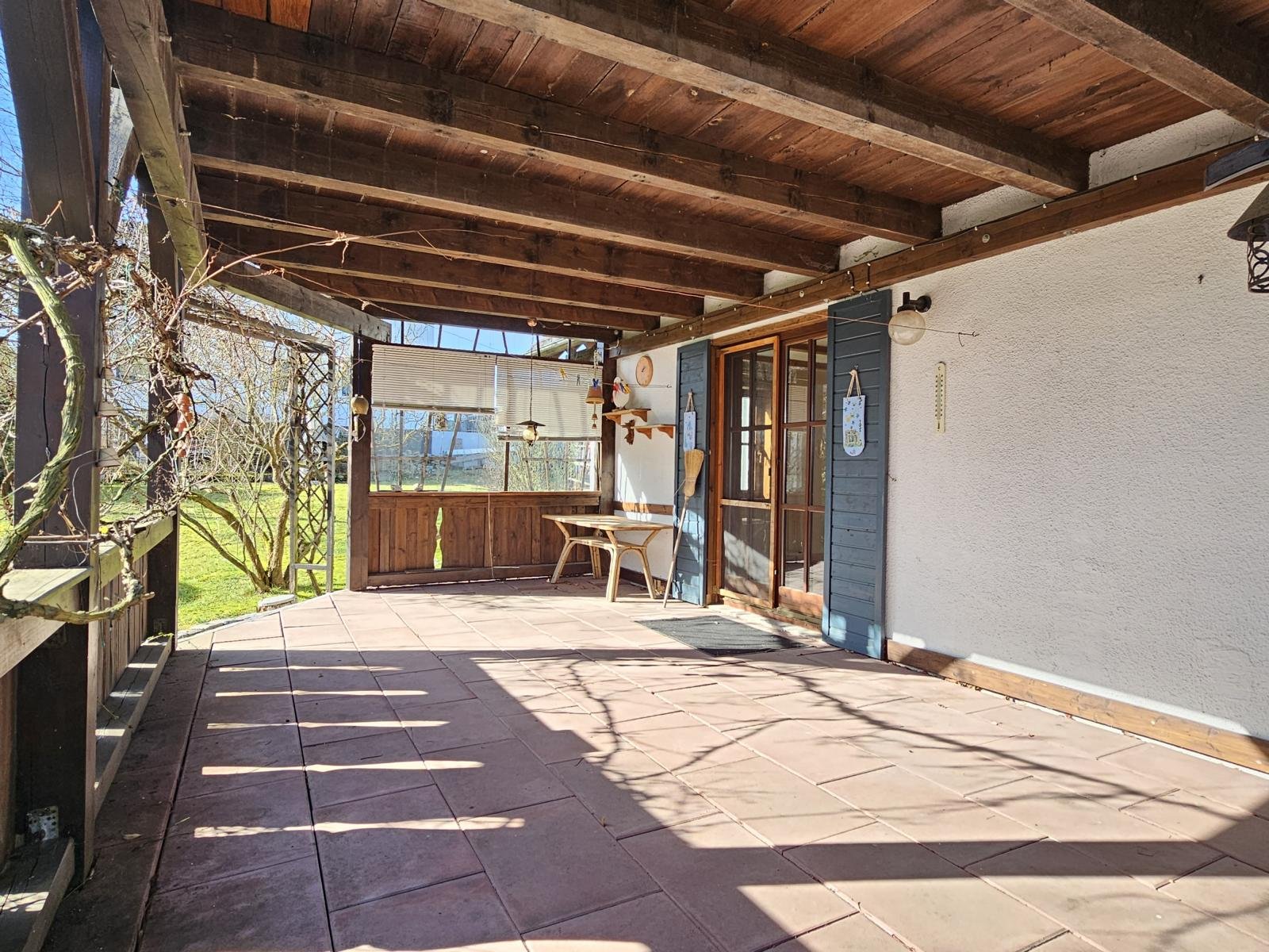 VERKAUFT-Ihr Familiennest - großzügiges Zweifamilienhaus mit einladendem Garten!