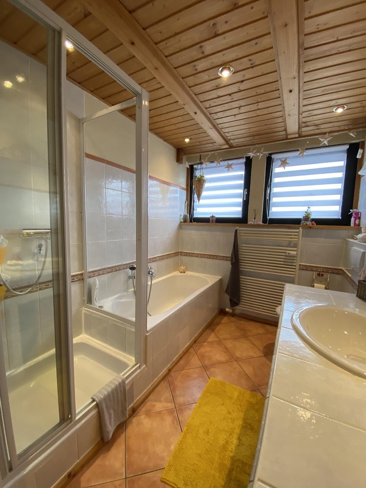 VERKAUFT-Ihr Familiennest - großzügiges Zweifamilienhaus mit einladendem Garten!