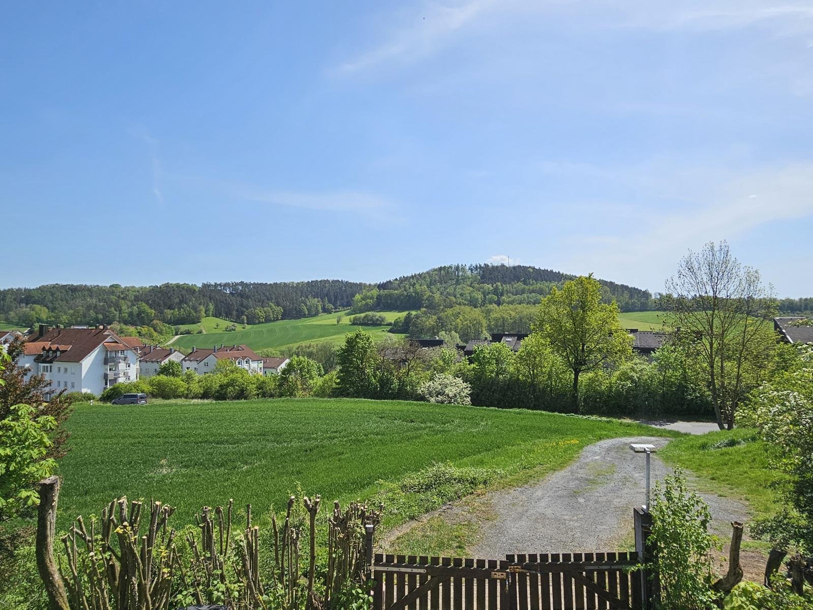 VERKAUFT - Alleinlage am Stadtrand von Coburg! Auf 2.031 m² großem Grundstück!