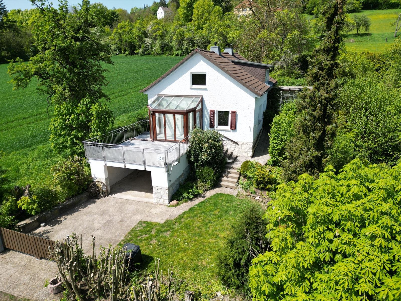 VERKAUFT - Alleinlage am Stadtrand von Coburg! Auf 2.031 m² großem Grundstück!