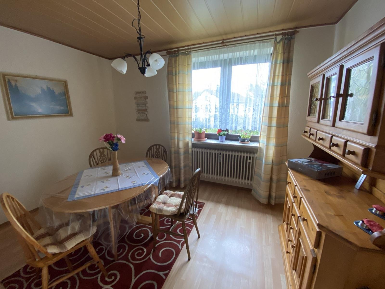 TOP-gepflegte & voll möblierte Einliegerwohnung mit herrlicher Terrasse - wenige Fahrminuten südlich von Coburg