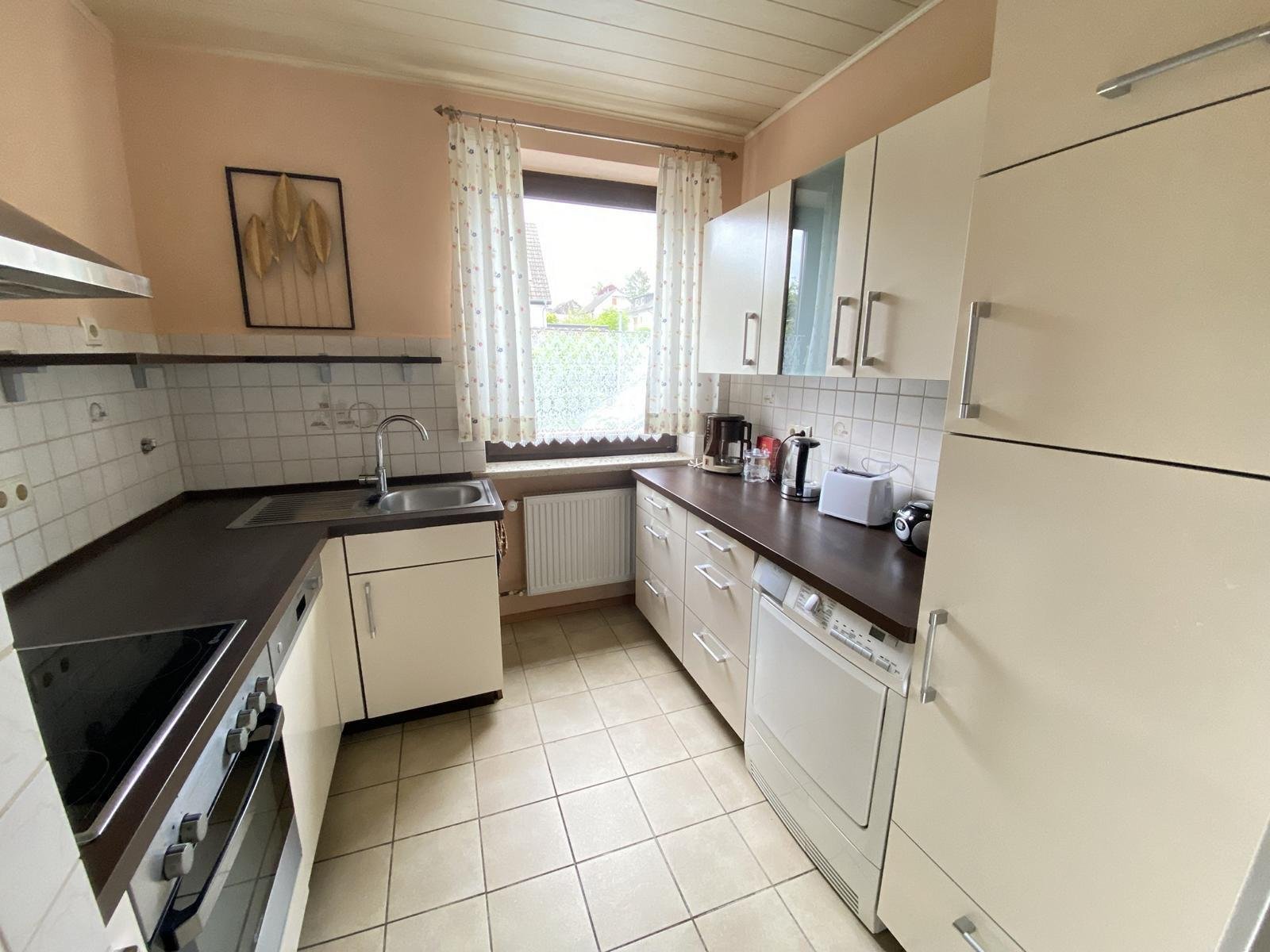 TOP-gepflegte & voll möblierte Einliegerwohnung mit herrlicher Terrasse - wenige Fahrminuten südlich von Coburg